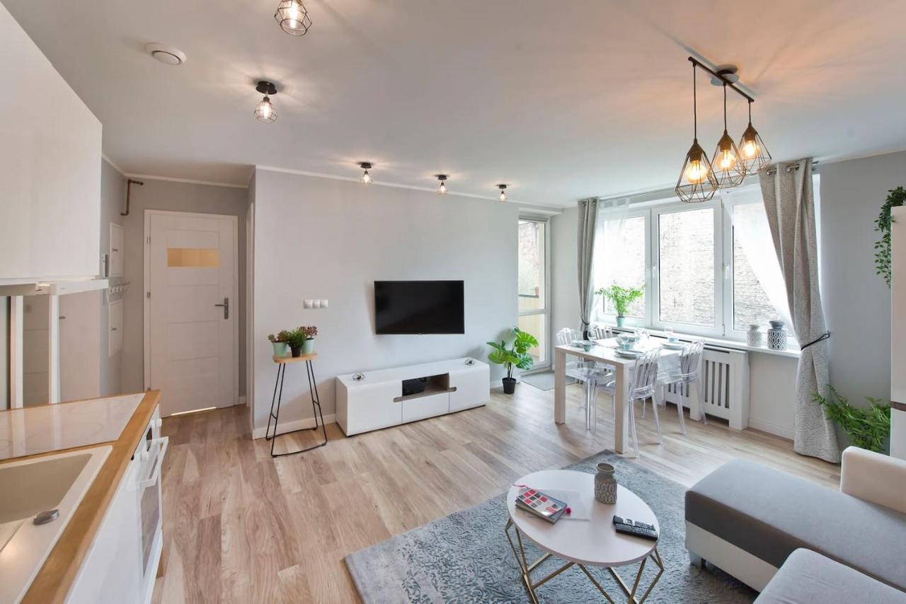 Stay Hip In Vibrant Centrally Located Apartment In Old Town 格但斯克 外观 照片