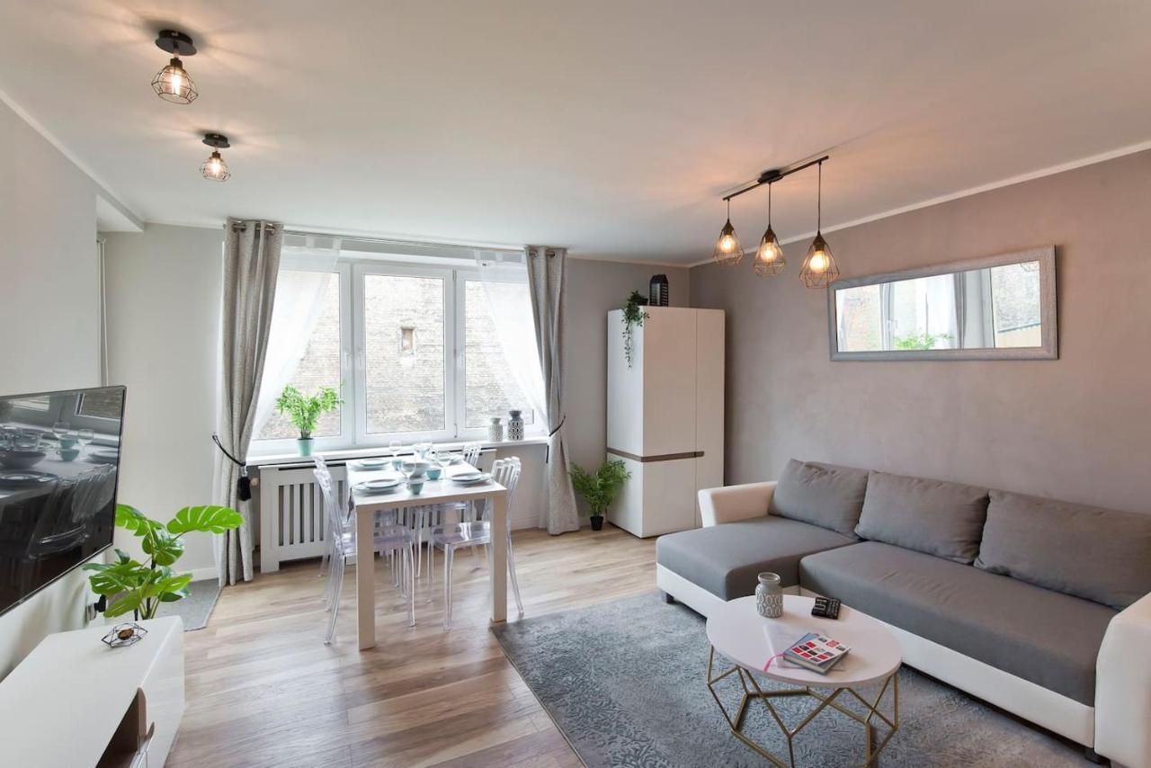 Stay Hip In Vibrant Centrally Located Apartment In Old Town 格但斯克 外观 照片